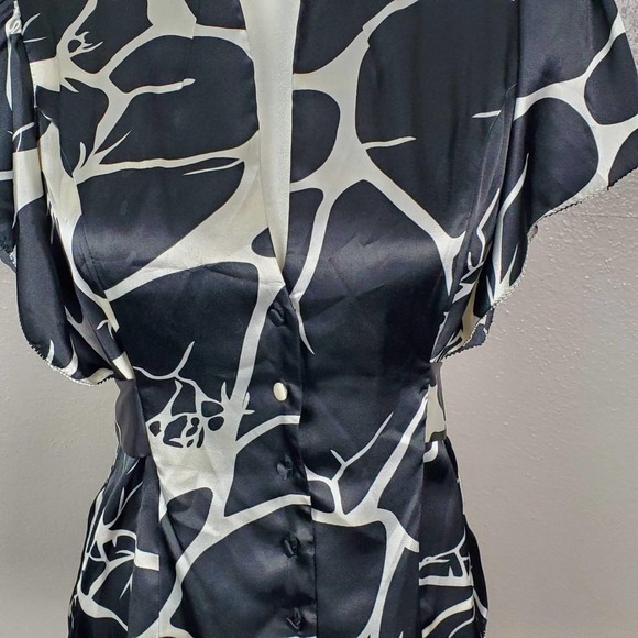 BCBGMaxAzria Black/White Flutter Sleeve Low-Cut Blouse w/Waist Tie S - Picture 5 of 8